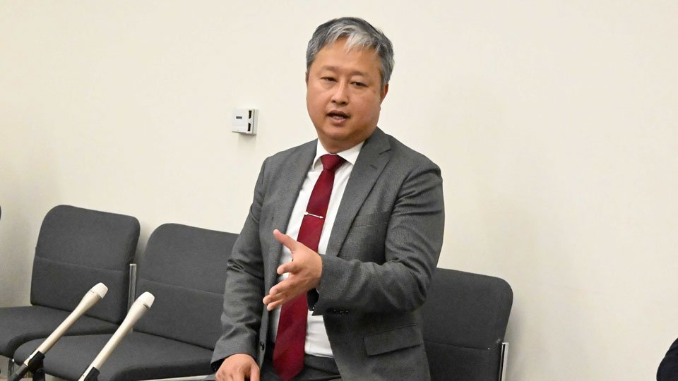 会見で参院選への思いを語る三尾圭司氏＝県庁