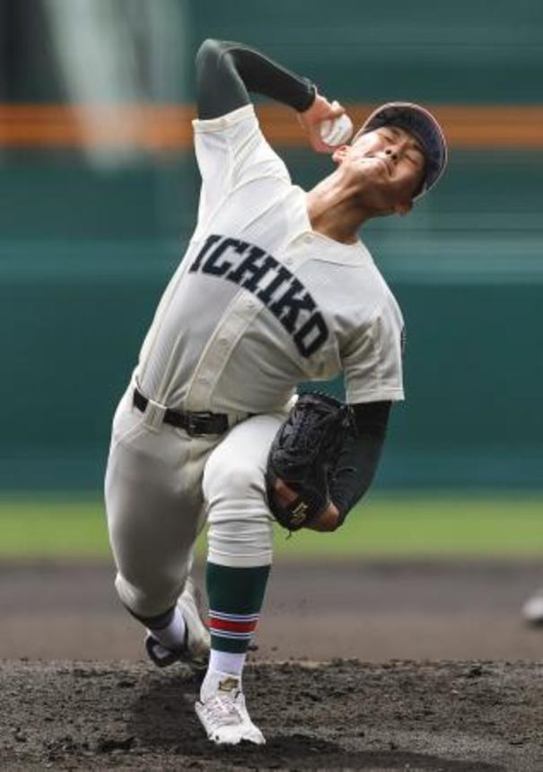 　横浜戦に先発した市和歌山・土井＝甲子園