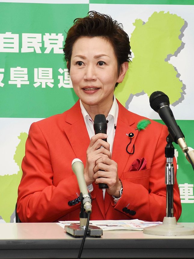 国政選挙挑戦への思いを語る若井敦子氏＝岐阜市薮田南、県自由民主会館